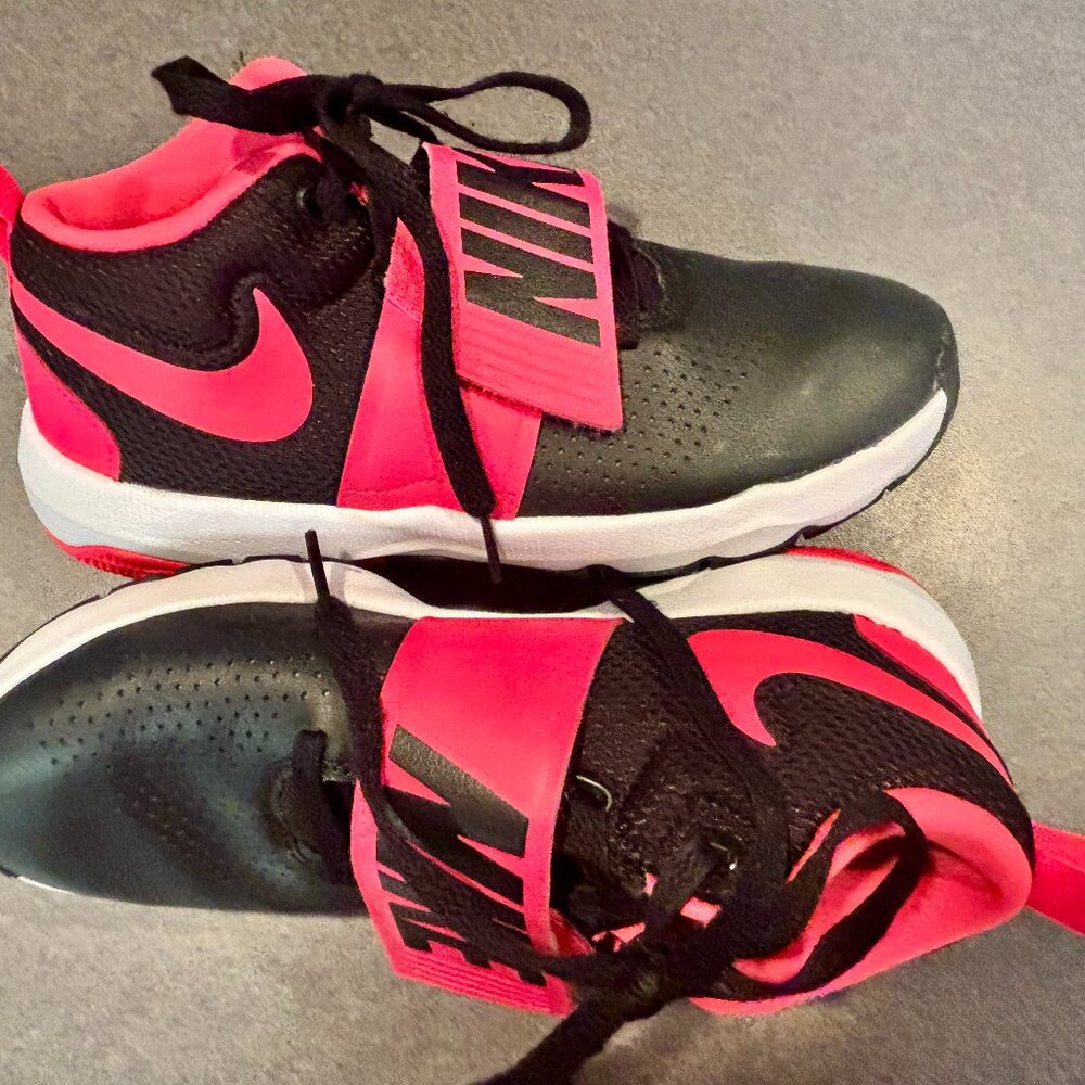 Nike Team D8 Hustle Black/Pink Basketball Unisex Shoes YOUTH 5